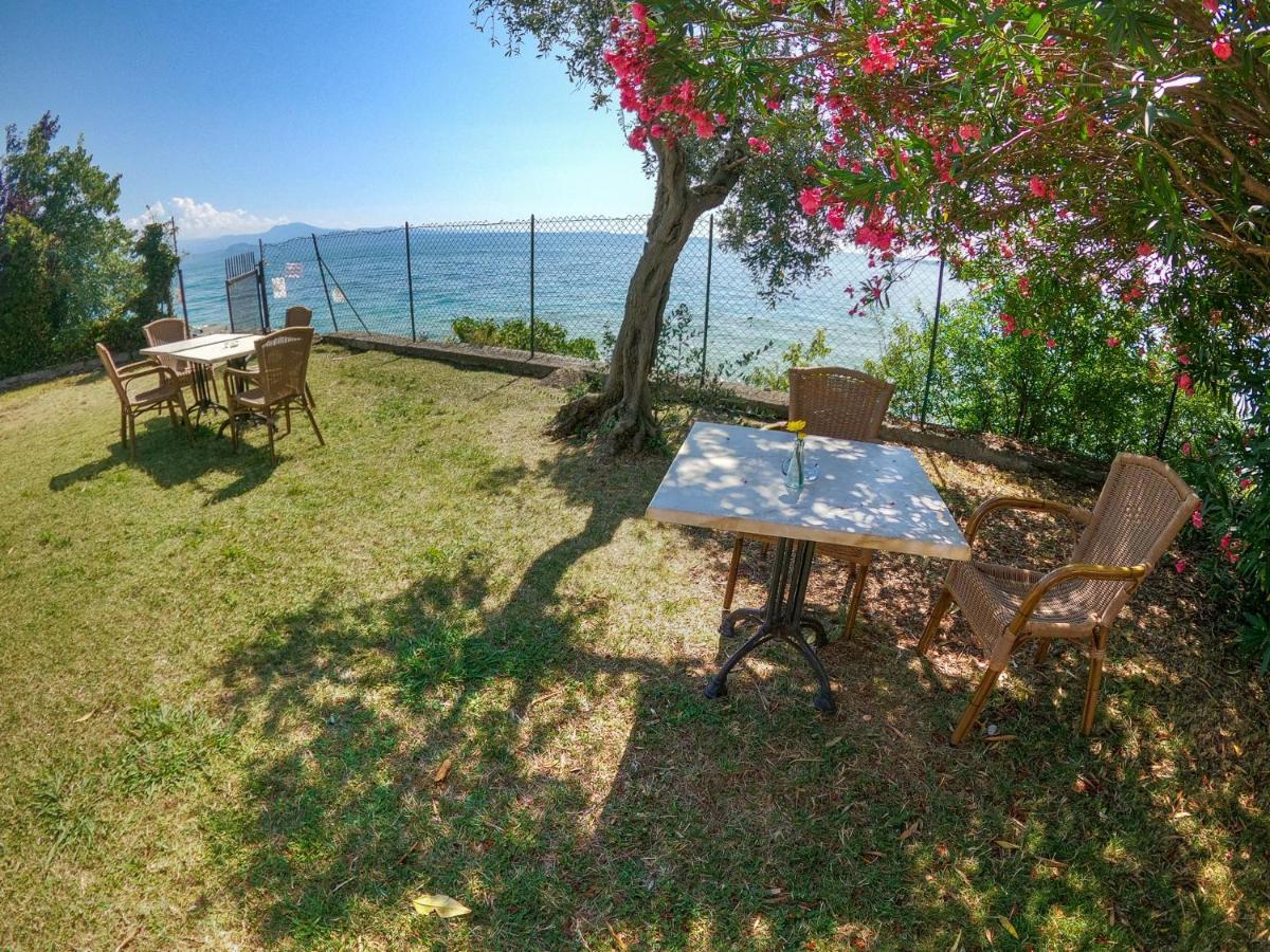 Sivinos Camping Boutique Манерба дел Гарда Екстериор снимка