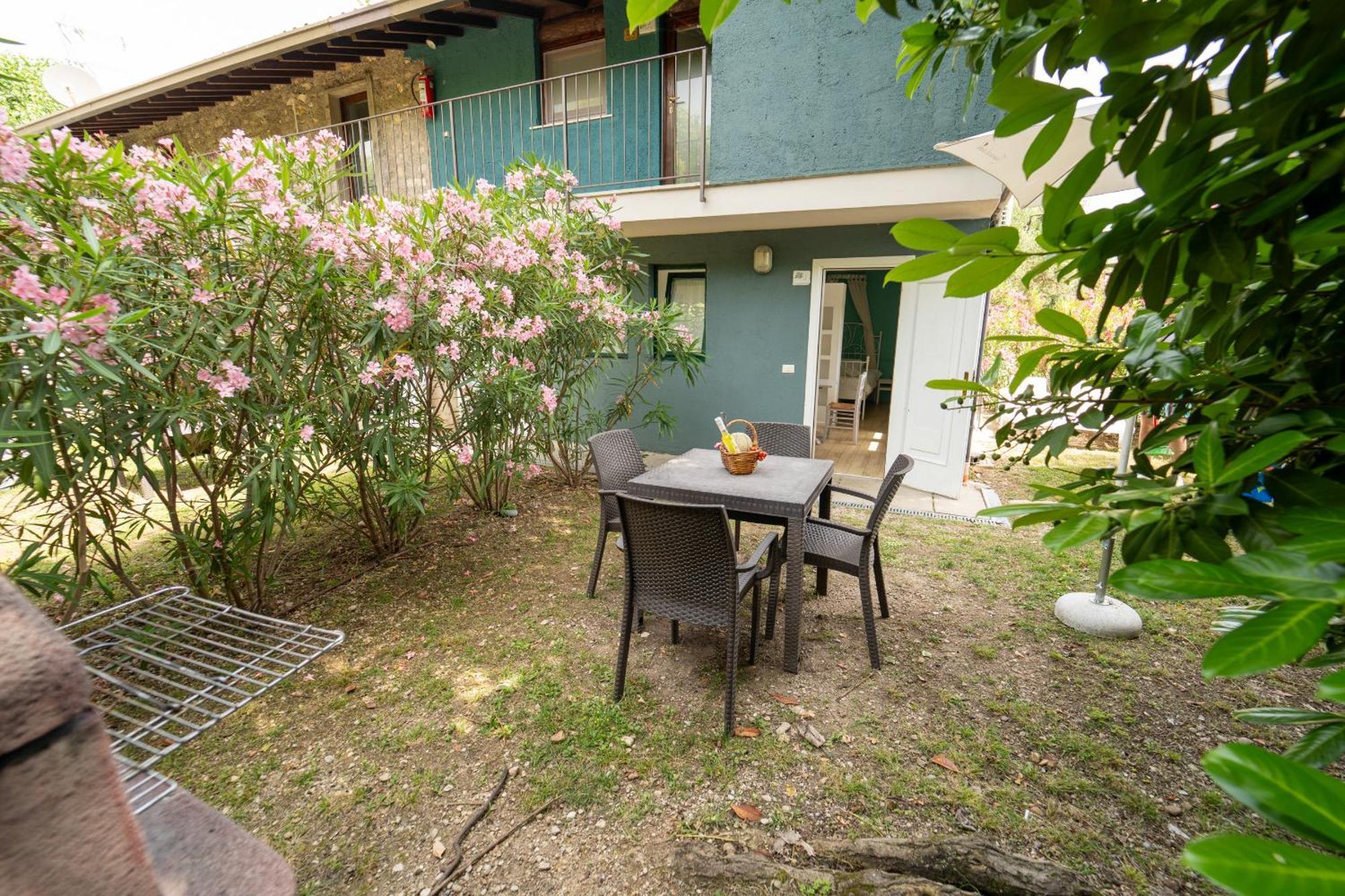 Sivinos Camping Boutique Манерба дел Гарда Стая снимка
