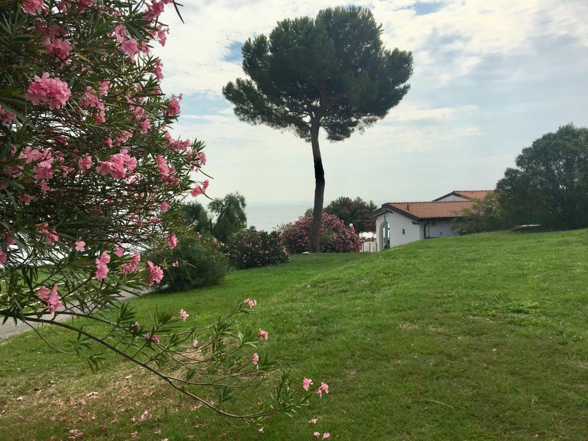 Sivinos Camping Boutique Манерба дел Гарда Екстериор снимка